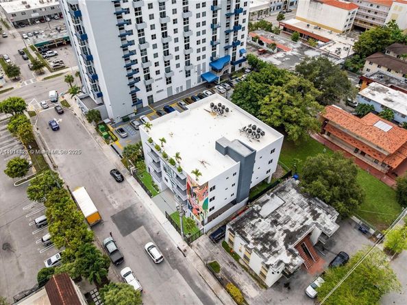 32 NW 14th Ave 103, Miami FL 33125