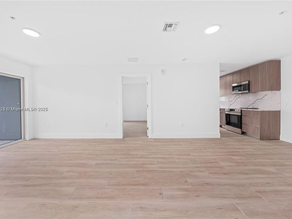 32 NW 14th Ave 103, Miami FL 33125