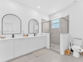 12586 NW 22nd Pl 12586, Miami FL 33167