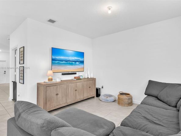 12586 NW 22nd Pl 12586, Miami FL 33167