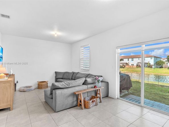 12586 NW 22nd Pl 12586, Miami FL 33167