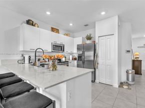 12586 NW 22nd Pl 12586, Miami FL 33167