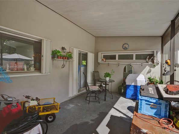 5785 SW 82nd Ave, Miami FL 33143
