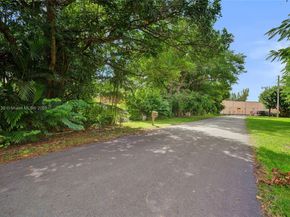 5785 SW 82nd Ave, Miami FL 33143
