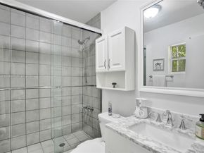 5785 SW 82nd Ave, Miami FL 33143