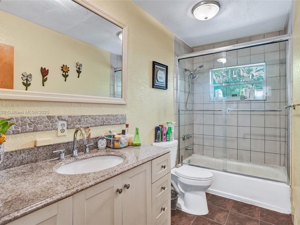 5785 SW 82nd Ave, Miami FL 33143