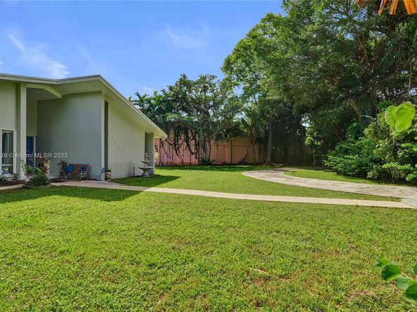 5785 SW 82nd Ave, Miami FL 33143
