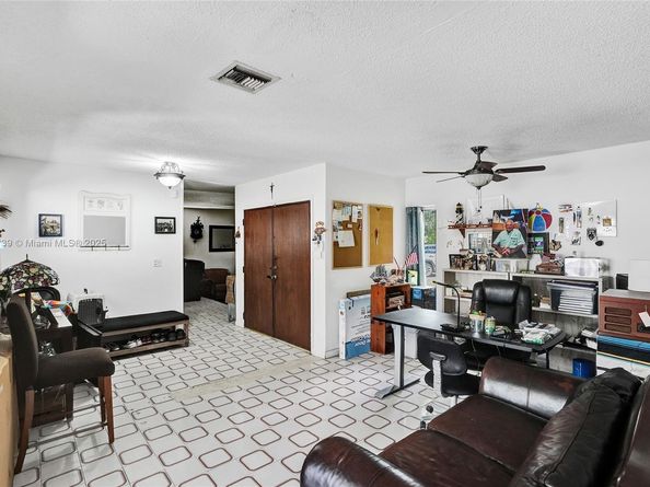 5785 SW 82nd Ave, Miami FL 33143