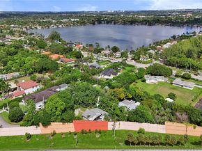 5785 SW 82nd Ave, Miami FL 33143