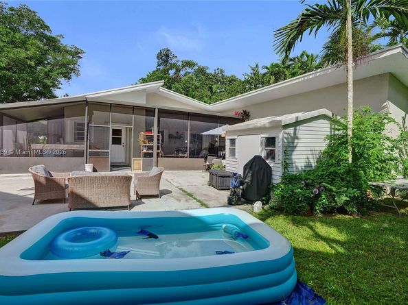 5785 SW 82nd Ave, Miami FL 33143