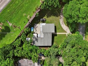 5785 SW 82nd Ave, Miami FL 33143
