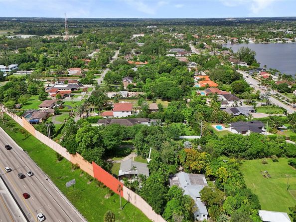5785 SW 82nd Ave, Miami FL 33143