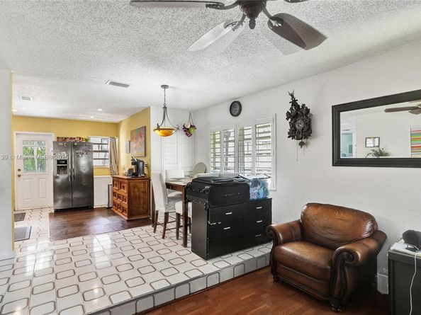 5785 SW 82nd Ave, Miami FL 33143