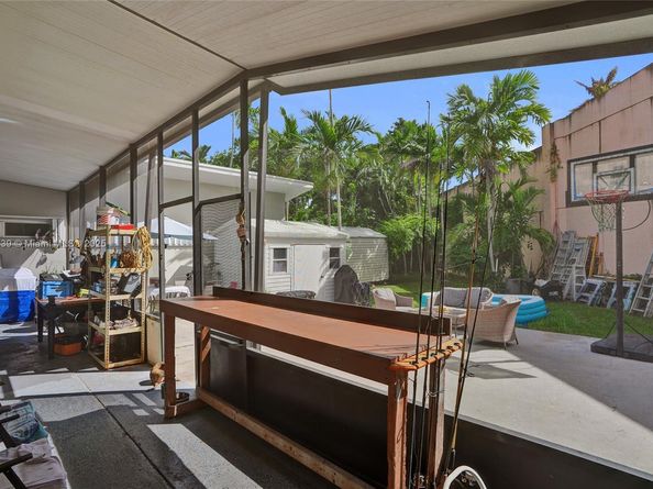 5785 SW 82nd Ave, Miami FL 33143