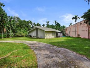 5785 SW 82nd Ave, Miami FL 33143