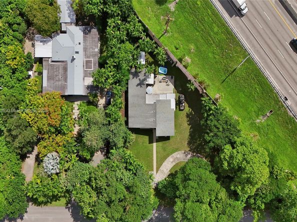 5785 SW 82nd Ave, Miami FL 33143