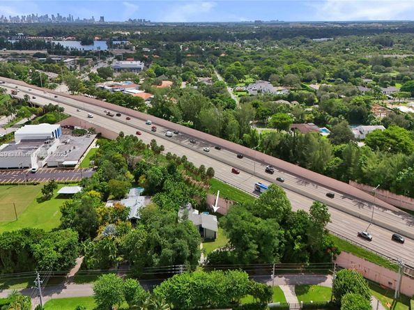 5785 SW 82nd Ave, Miami FL 33143
