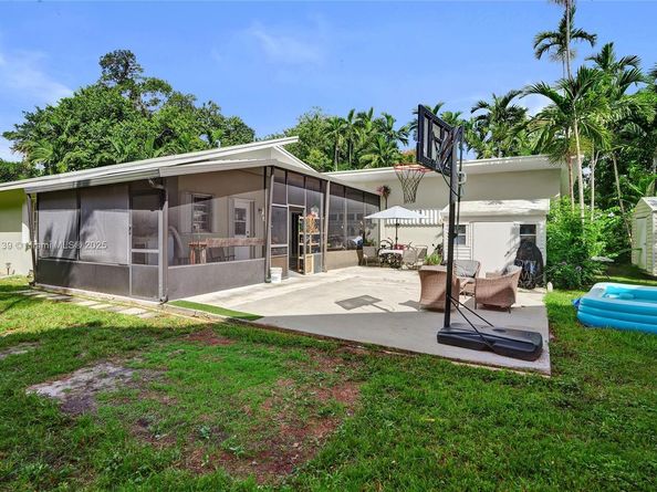 5785 SW 82nd Ave, Miami FL 33143