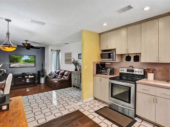 5785 SW 82nd Ave, Miami FL 33143