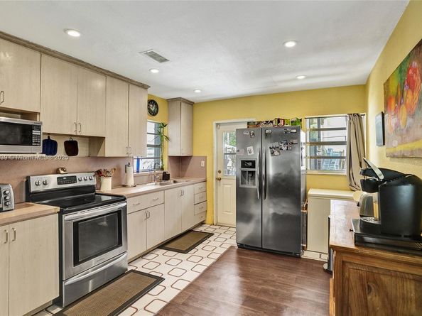 5785 SW 82nd Ave, Miami FL 33143
