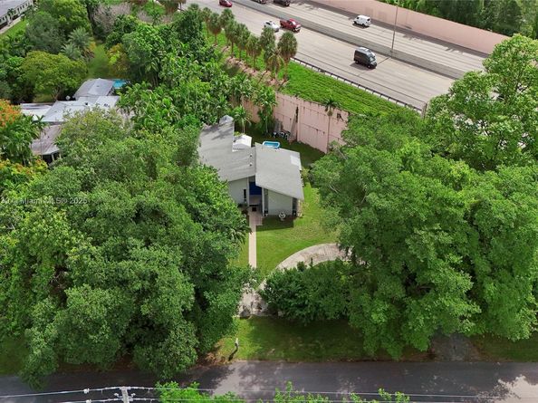 5785 SW 82nd Ave, Miami FL 33143