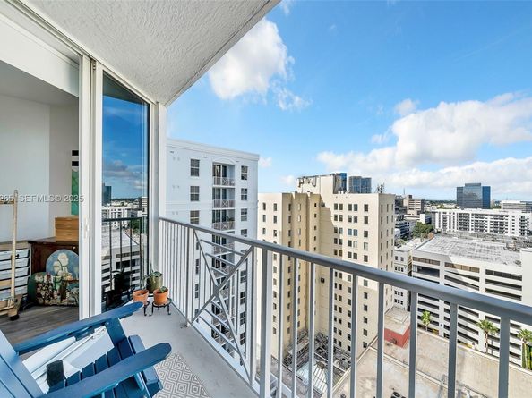 255 Evernia St 1421, West Palm Beach FL 33401