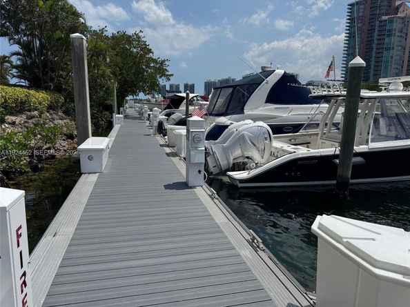 3530 Mystic Pointe Dr 1212, Aventura FL 33180