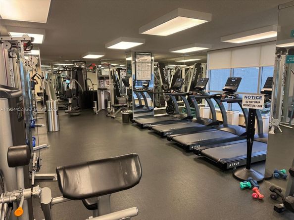 3530 Mystic Pointe Dr 1212, Aventura FL 33180