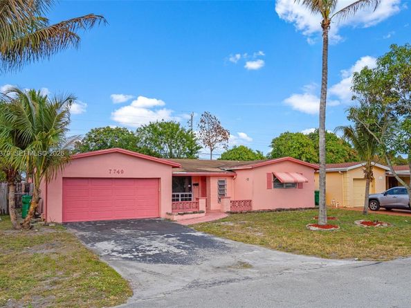 7749 Fairway Blvd, Miramar FL 33023
