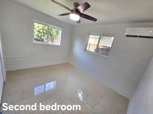 6521 Moseley St, Hollywood FL 33024