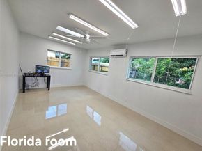 6521 Moseley St, Hollywood FL 33024