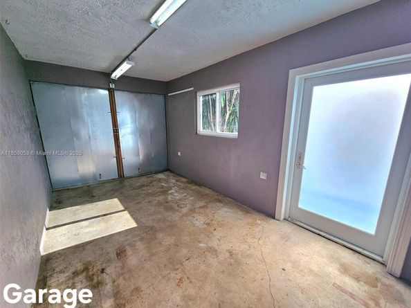 6521 Moseley St, Hollywood FL 33024