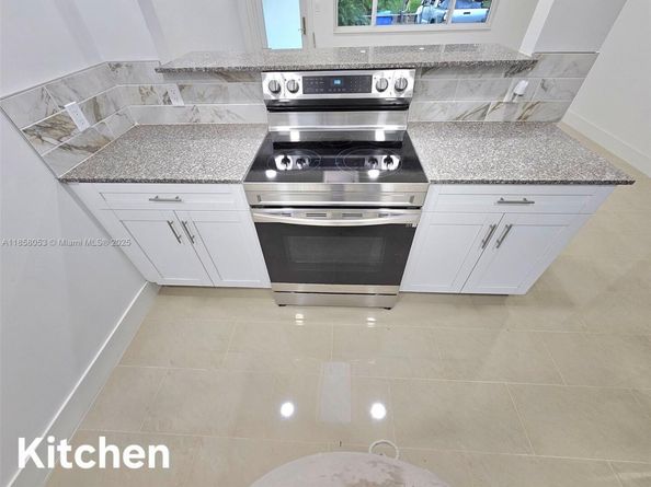 6521 Moseley St, Hollywood FL 33024