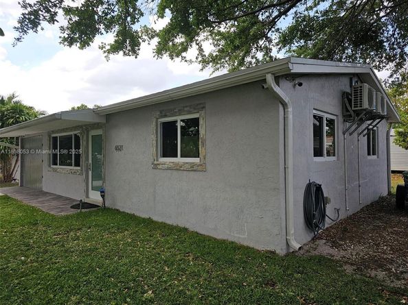 6521 Moseley St, Hollywood FL 33024