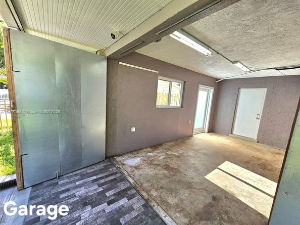 6521 Moseley St, Hollywood FL 33024