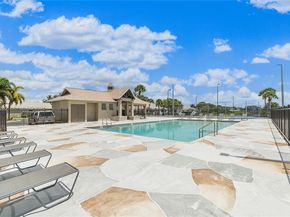 6004 Red Plum Ct, Tamarac FL 33321