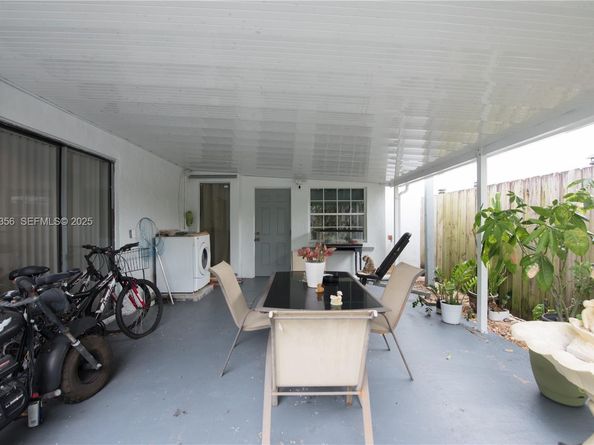 19224 SW 122nd Ct, Miami FL 33177