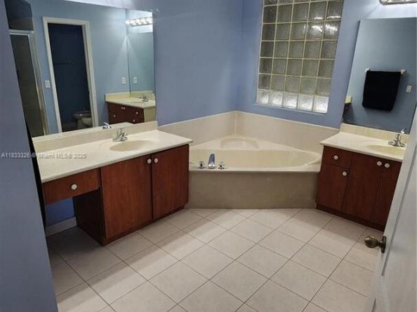 16262 SW 44th Ter, Miami FL 33185