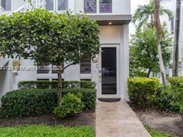 10255 NW 63 Ter 104, Doral FL 33178
