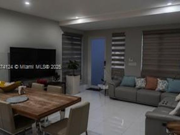 10255 NW 63 Ter 104, Doral FL 33178