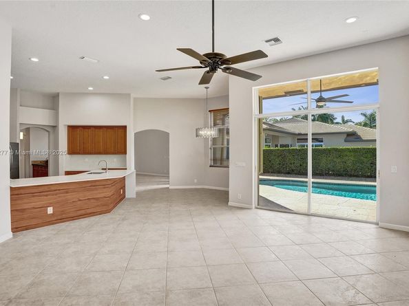 2553 Jardin Mnr, Weston FL 33327