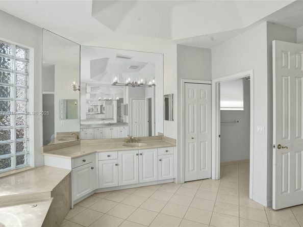 2553 Jardin Mnr, Weston FL 33327
