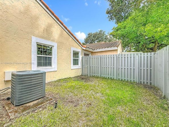 1485 Springside Dr, Weston FL 33326