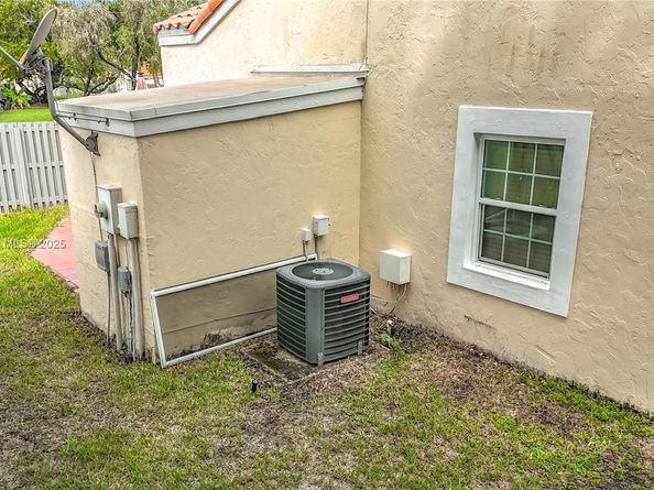 1485 Springside Dr, Weston FL 33326