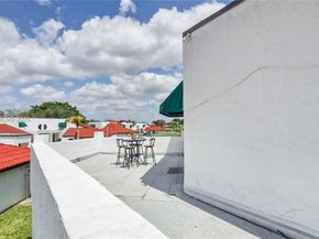 279 NW 36th Ave, Deerfield Beach FL 33442