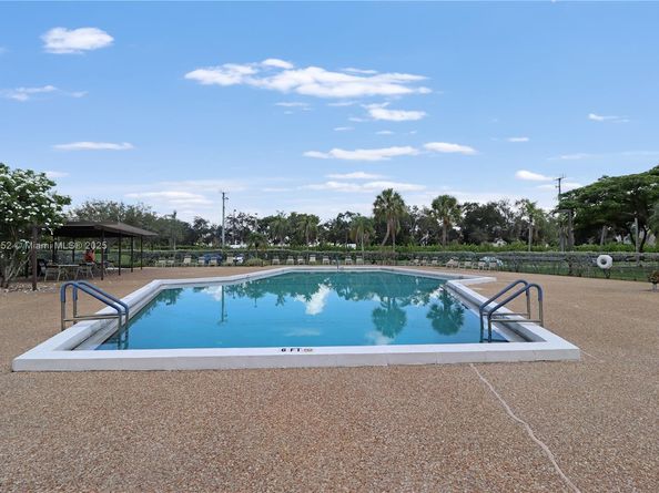 550 SW 137th Ave 104L, Pembroke Pines FL 33027