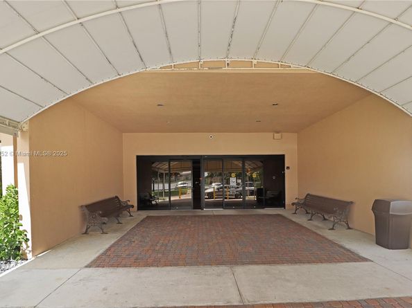 550 SW 137th Ave 104L, Pembroke Pines FL 33027