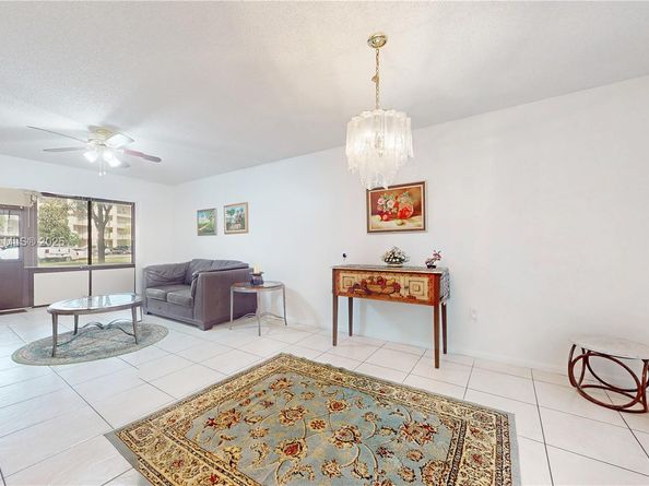 550 SW 137th Ave 104L, Pembroke Pines FL 33027