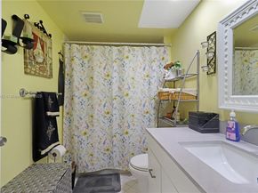 550 SW 137th Ave 104L, Pembroke Pines FL 33027