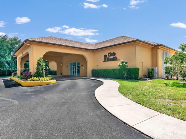 550 SW 137th Ave 104L, Pembroke Pines FL 33027